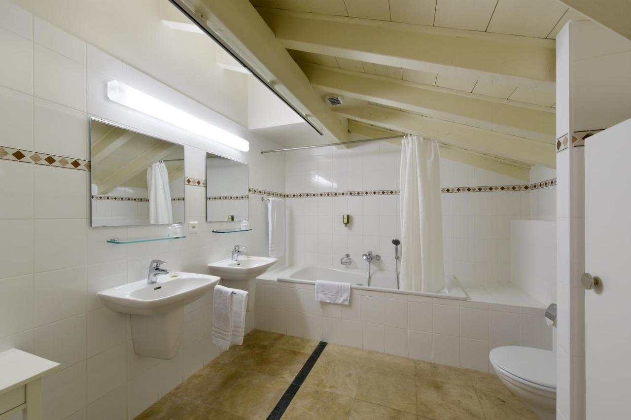 L'Hotel By Hostellerie Du Chateau ロール エクステリア 写真